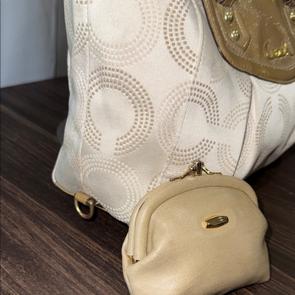 Coach Cream and Tan Signature Shoulder Bag with Coin Pouch - Picture 5 of 16